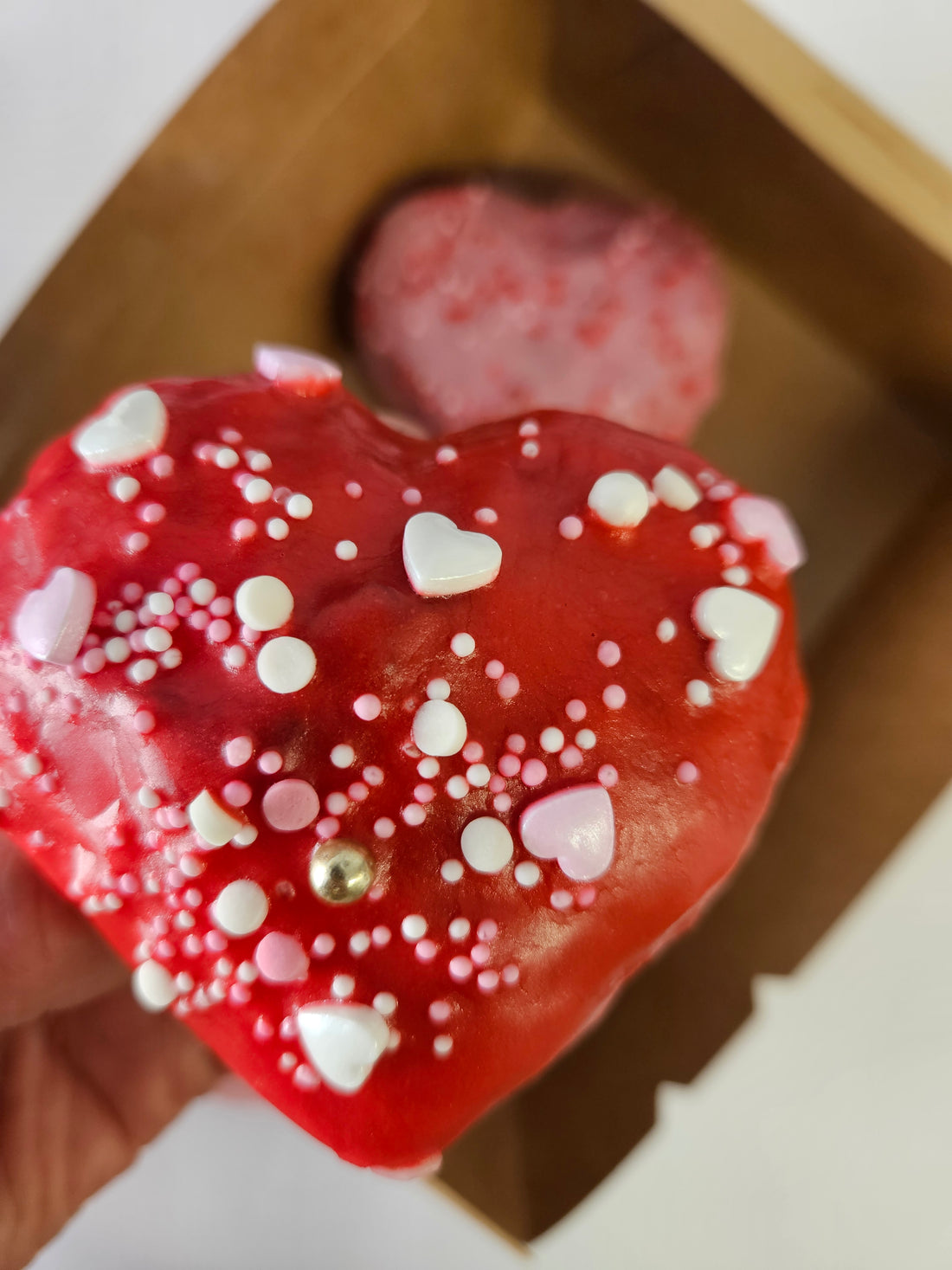 Heart-shaped brioche donuts topped with pink and red icing and sprinkles. Comes with three syringes of different fillings. Packaged in a carry box.